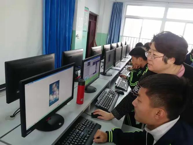 展職教風(fēng)貌 以技能添彩——記大同二職中計(jì)算機(jī)應(yīng)用專業(yè)新年展示活動之計(jì)算機(jī)圖文制作
